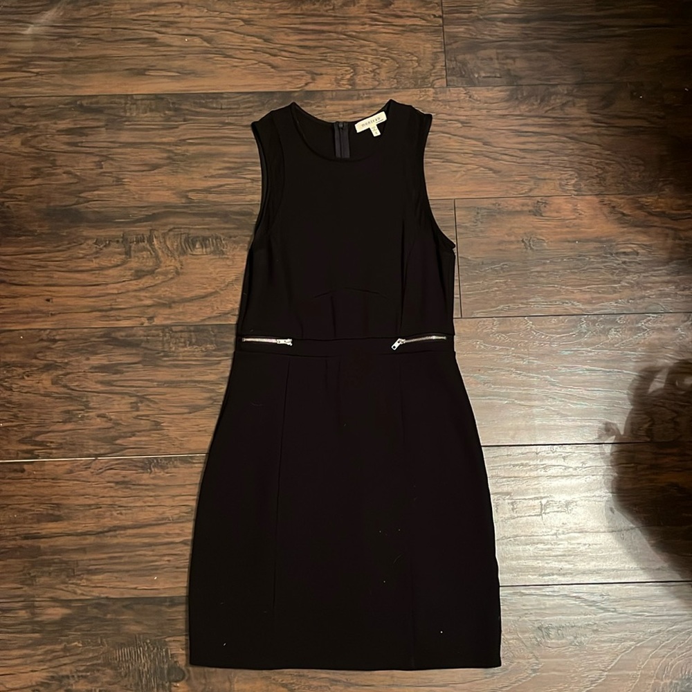 Sleeveless dress. 
Brand:Monteau Size:Small Color:Black